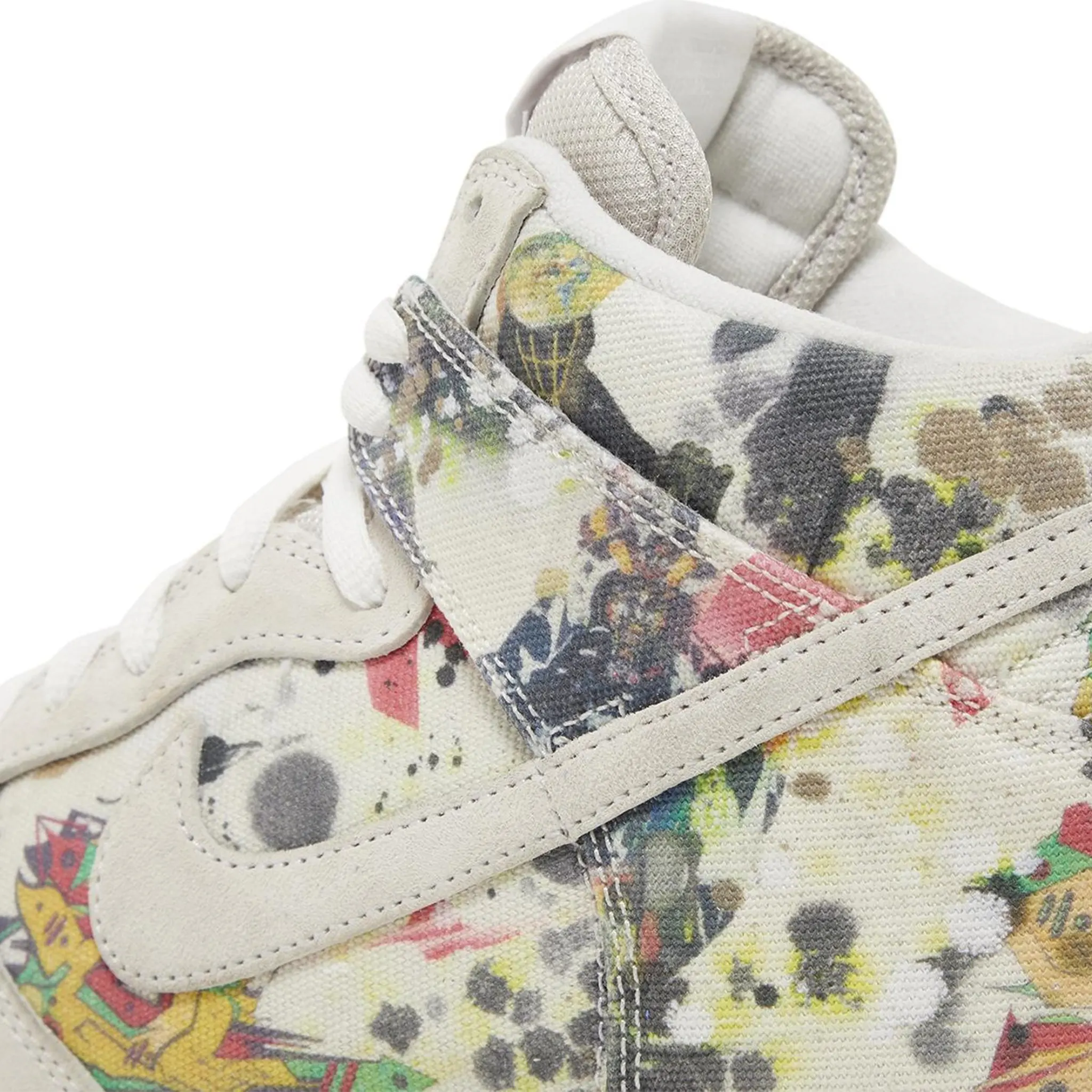 Heel view of Supreme x Nike SB Dunk High Rammellzee FD8779-100